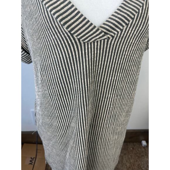 Daytrip Oversized V-Neck Tunic Striped Olive Green Short Sleeve TSHirt Womens XS - Picture 2 of 5